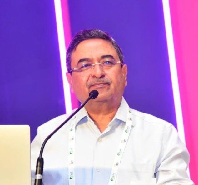 Dr. Vikas Gupta consulting with a patient